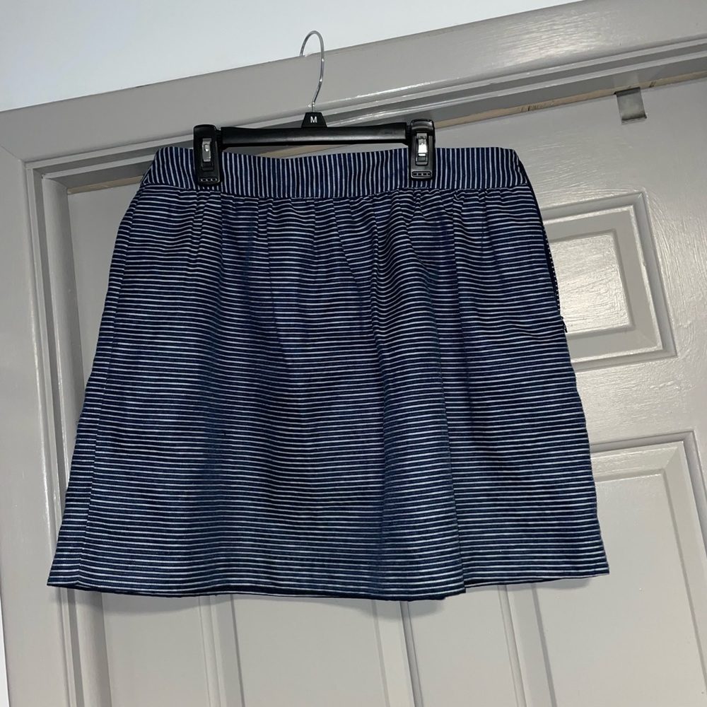 Size 8 BANANA REPUBLIC Side Zipper Skirt. MUST BE BUNDLED